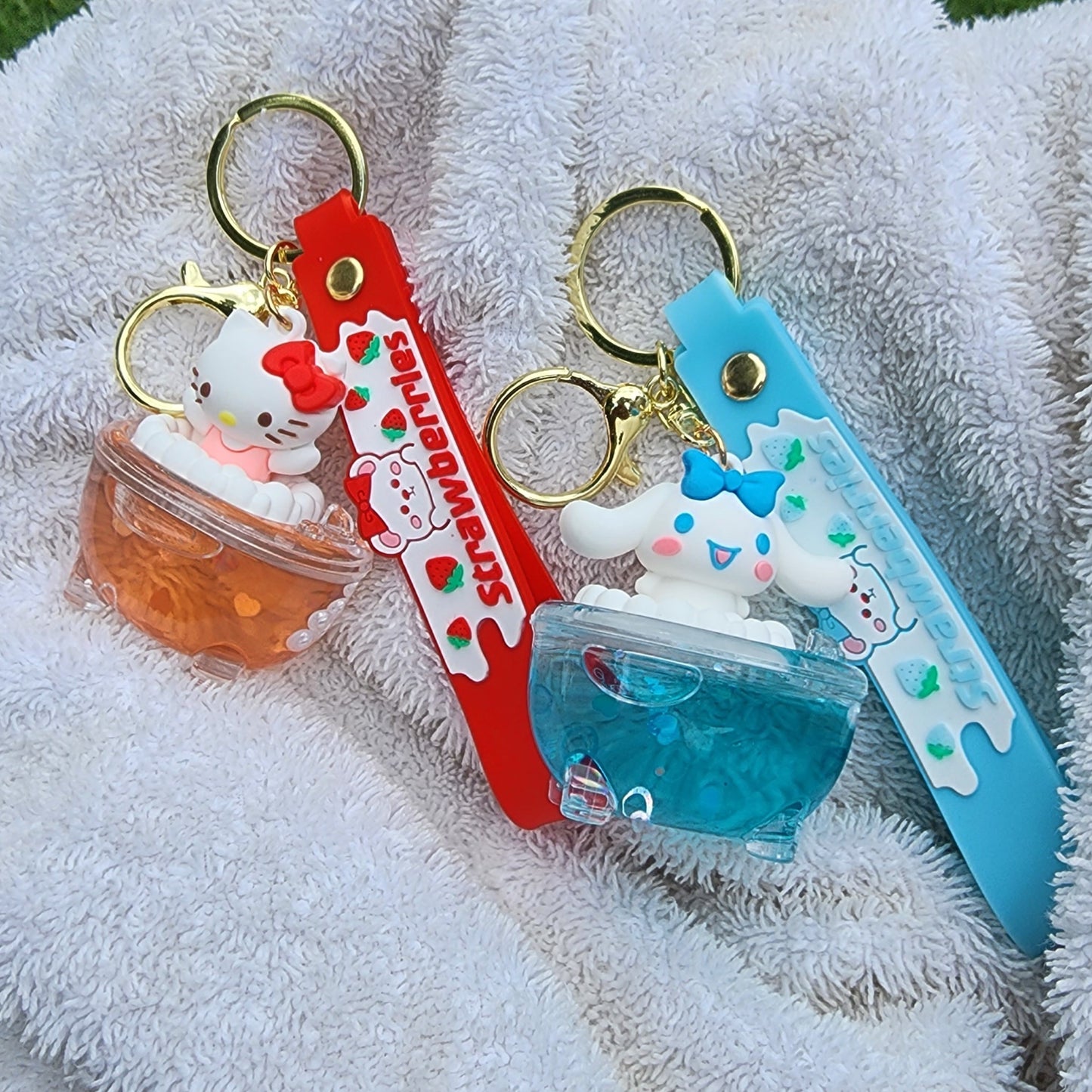 Cute Hello Kitty Bathtub Keychain / Keyring